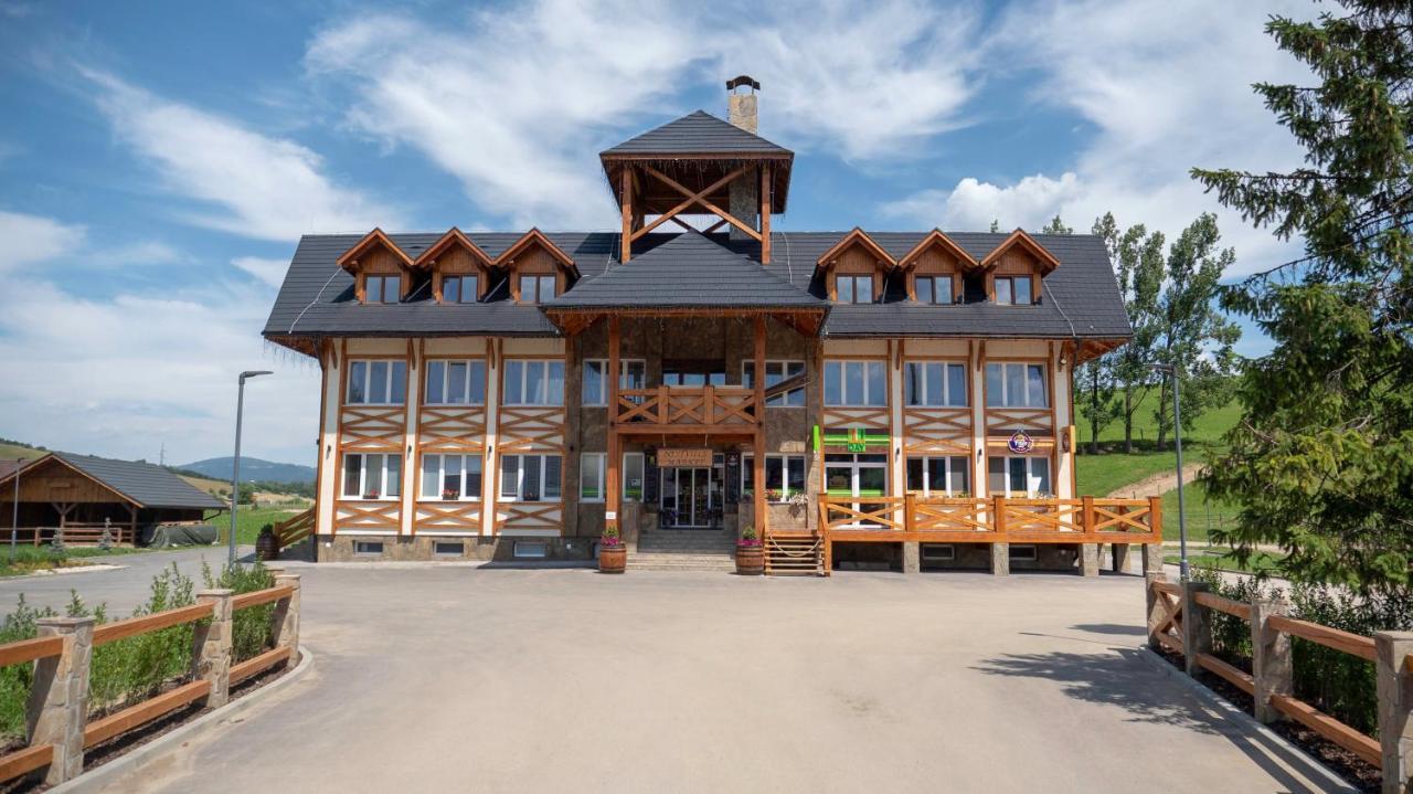 Nestville Apartments Hniezdne Buitenkant foto