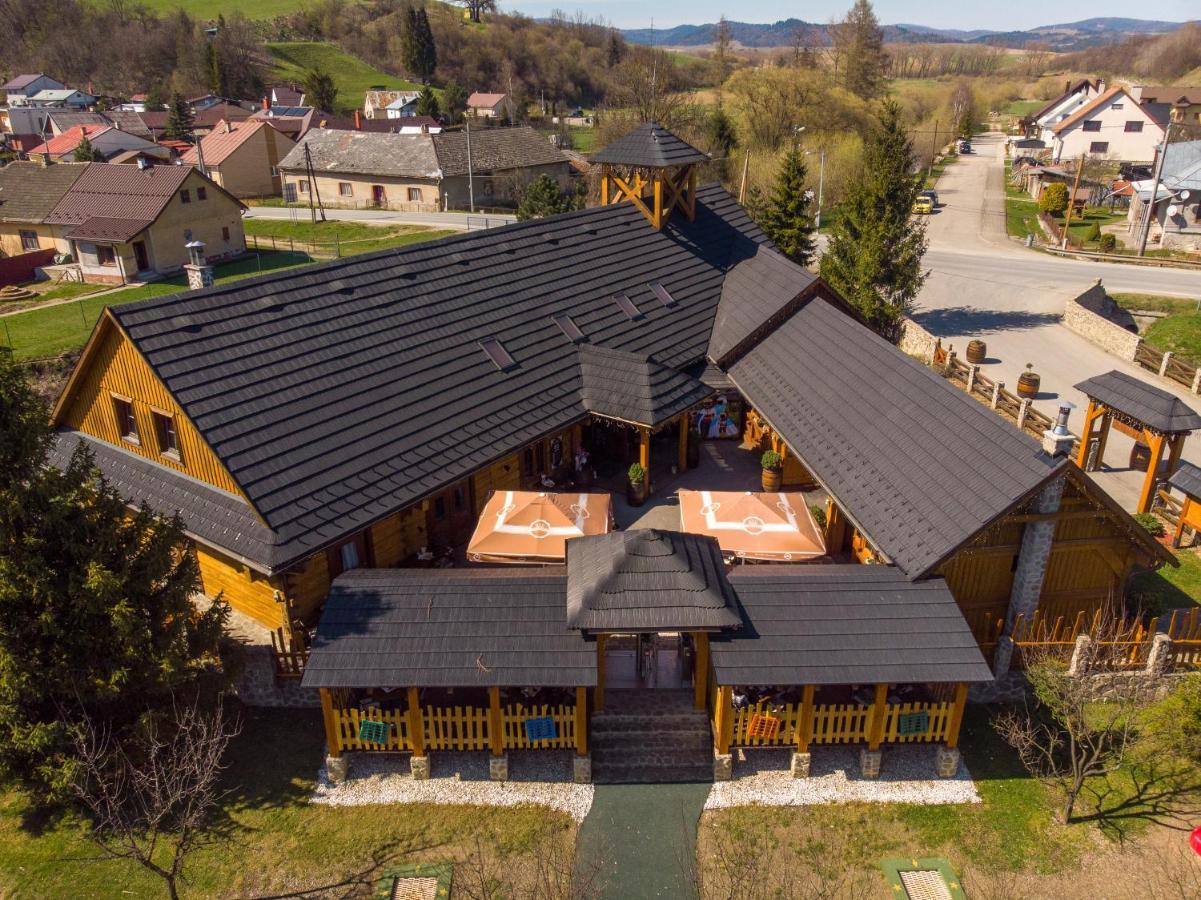 Nestville Apartments Hniezdne Buitenkant foto