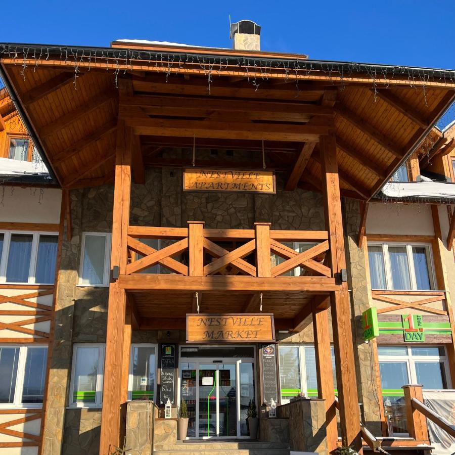 Nestville Apartments Hniezdne Buitenkant foto